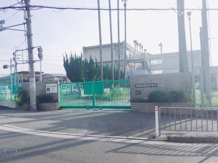 中学校　堺市立陵南中学校（中学校）まで688m