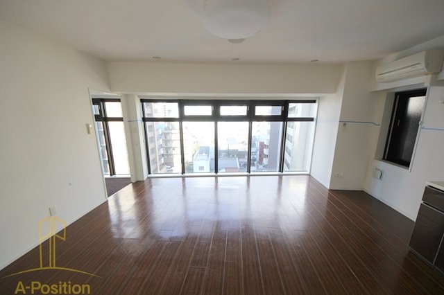 居室・リビング　W.O.B.NISHIUMEDA（ウォブニシウメダ）