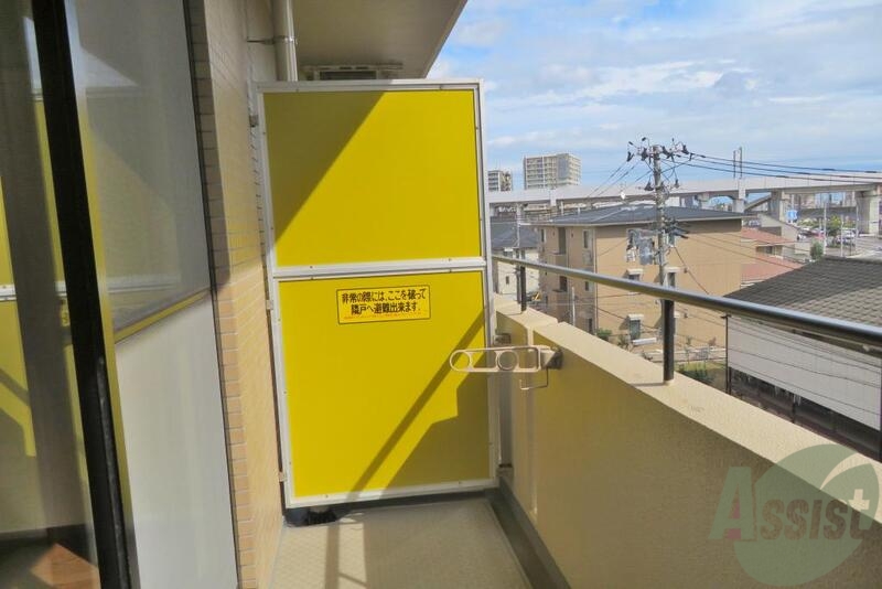 バルコニー　陽当たりがよく、お洗濯物がよく乾きそうですね