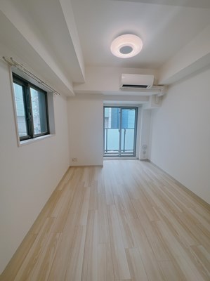 居室・リビング　8帖（他部屋の写真使用のため現物と反転）