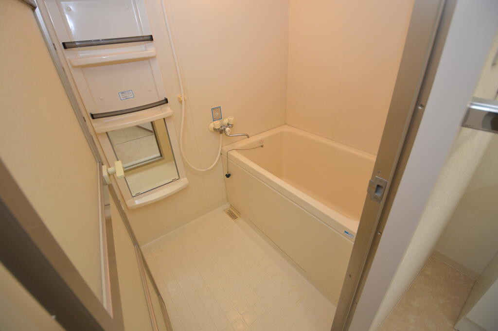 バス・シャワールーム　（参考）他室の写真を使用しています。現況優先となります。