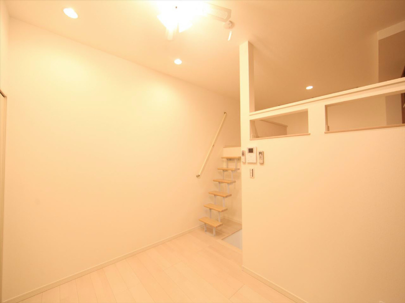 居室・リビング　洋室6.0帖　上階ロフト6.0帖（収納でも部屋でも使えます）