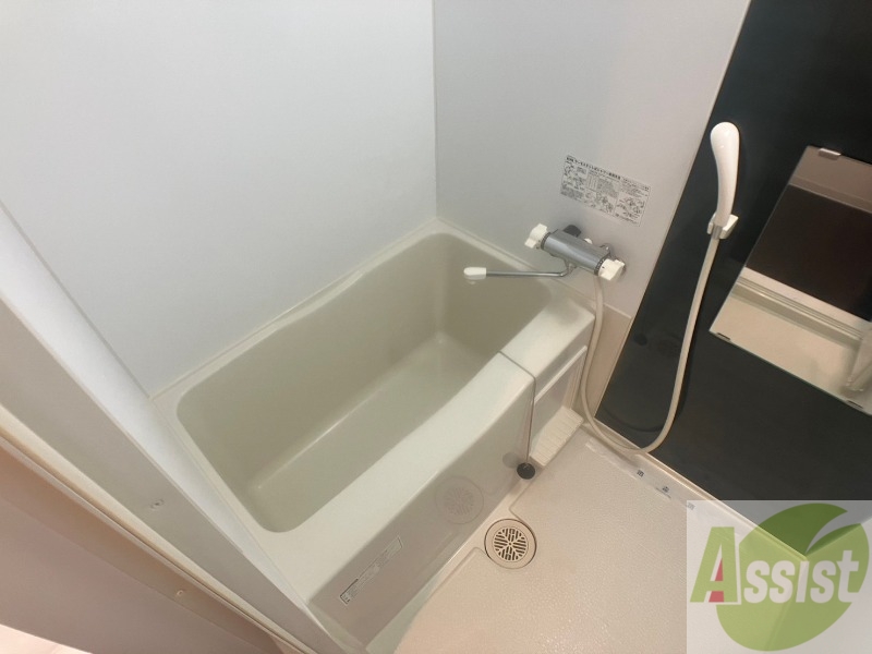 バス・シャワールーム　バスルームはこちらです。広々としてゆったり休めます。