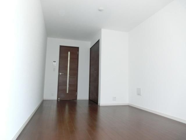 居室・リビング　エアコン・室内物干し完備