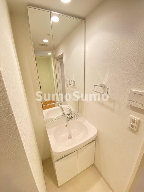 洗面設備　スペースが確保できる洗面所です