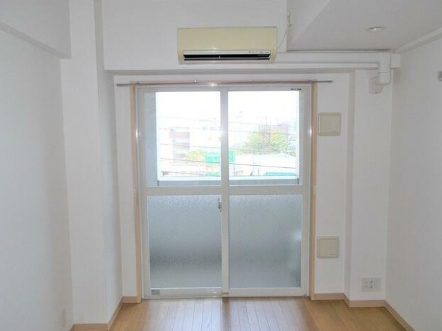 居室・リビング　室内