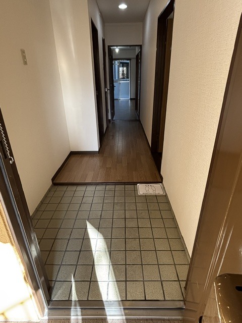 メゾン私市B棟の玄関写真