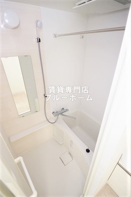 バス・シャワールーム　浴室乾燥機付きのお風呂！