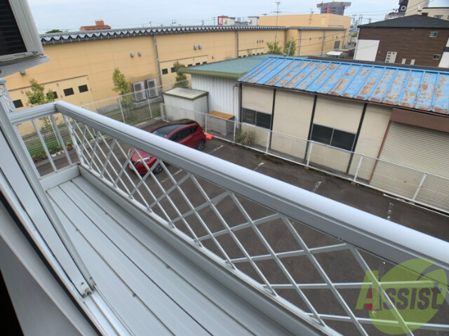 バルコニー　バルコニー部分にはお花を飾ったらオシャレですね。