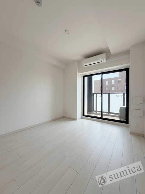 バルコニー　ワンちゃん猫ちゃんも嬉しい明るいお部屋です