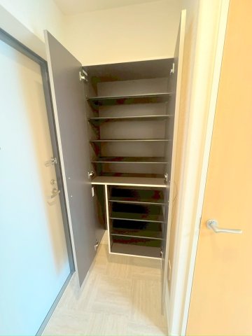 玄関　シューズボックス