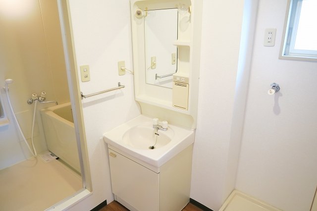 洗面設備　脱衣スペースもあります