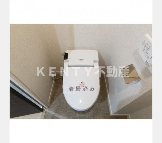 トイレ　落ち着いた色調のトイレです