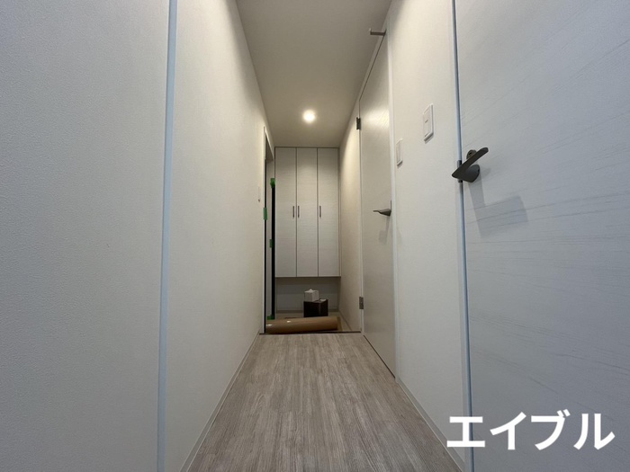 玄関　新築当時の写真になります。