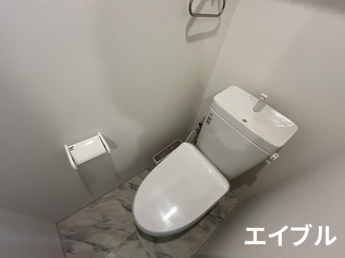 トイレ　新築当時の写真になります。