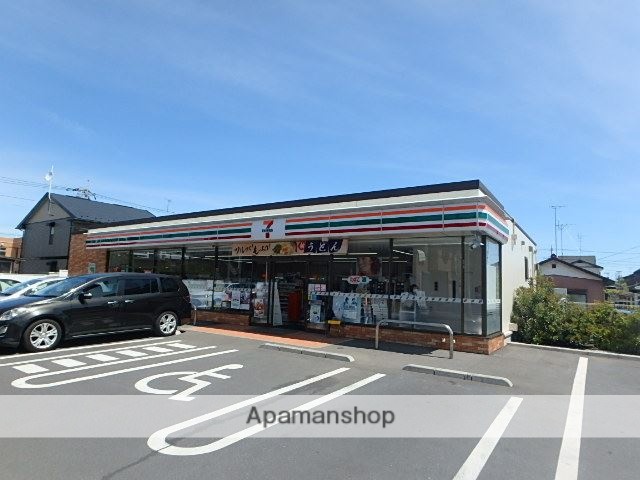 コンビニ　セブンイレブン（コンビニ）まで824m