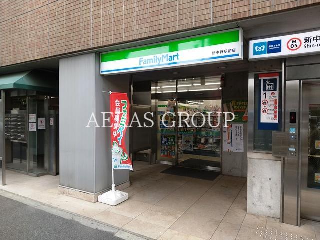 コンビニ　ファミリーマート 新中野駅前店（コンビニ）まで54m