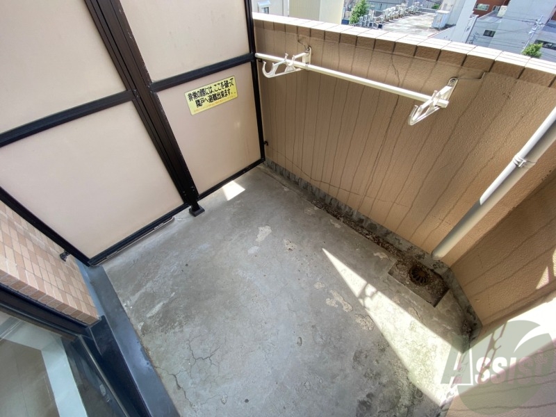 バルコニー　バルコニーです。洗濯物を干したり一息ついたりできますね！