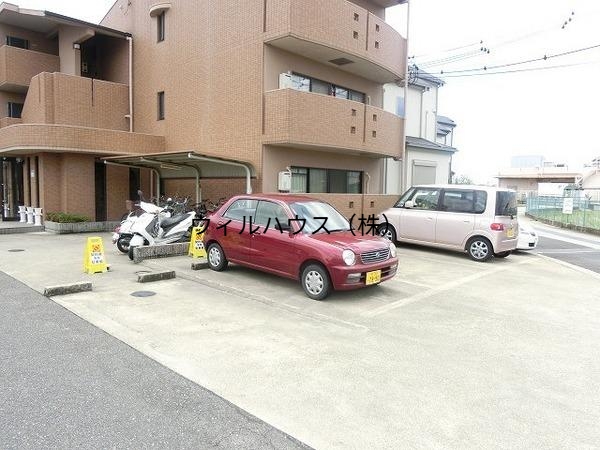 駐車場　敷地内駐車場！