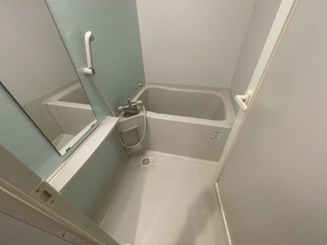 バス・シャワールーム　(参考)同マンション反転間取り他部屋の写真