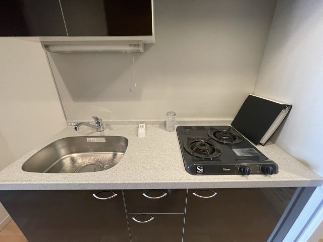 キッチン　(参考)同マンション反転間取り他部屋の写真