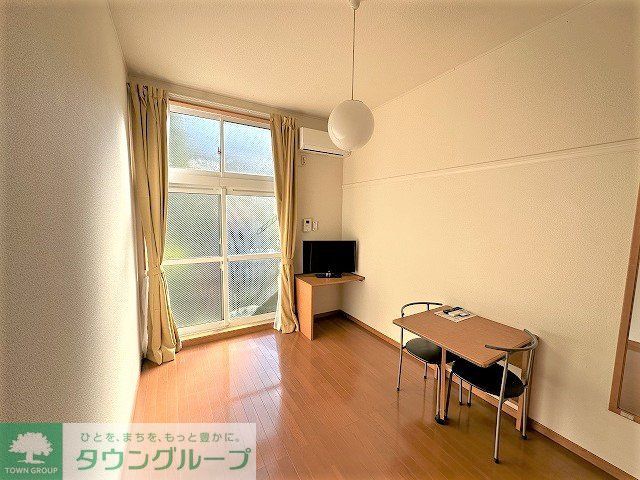 居室・リビング　「同タイプの部屋の写真です」「現況優先」