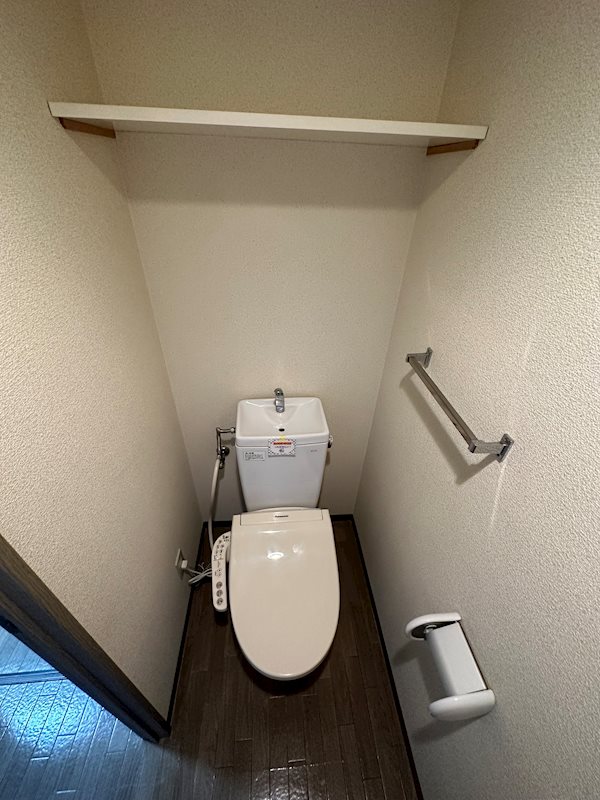 トイレ　落ち着いた色調のトイレです♪