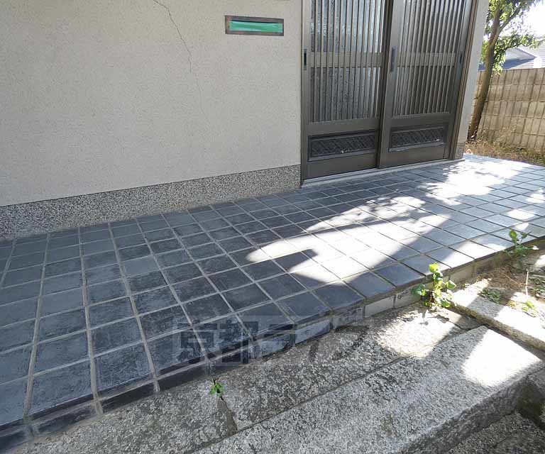 その他共有部分　広めの入り口です。