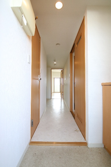玄関　※別室の参考写真の為、現況優先です。