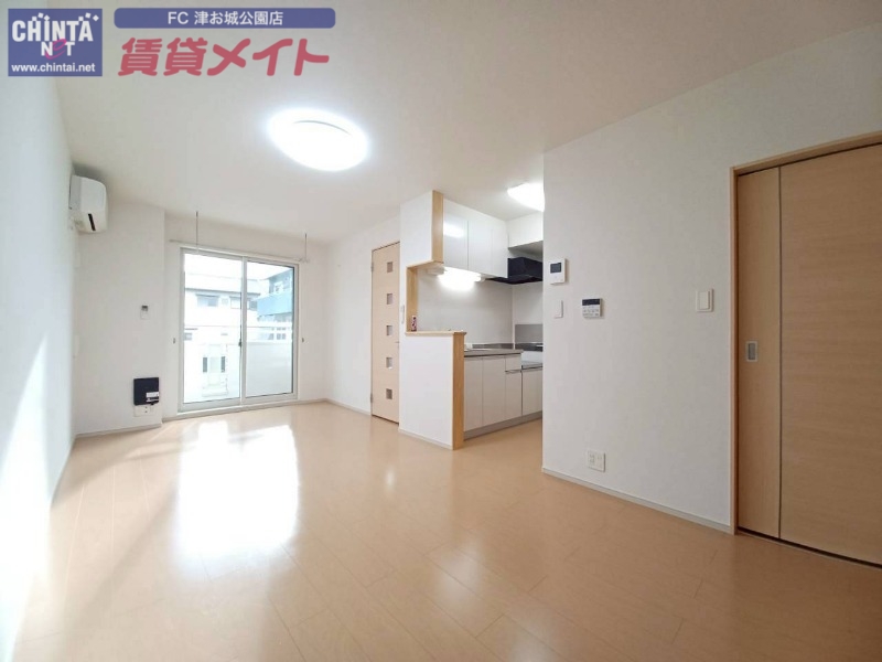 居室・リビング　同型参考写真