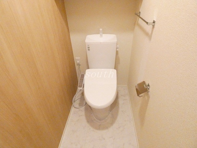 トイレ　ウォシュレット付きのトイレ