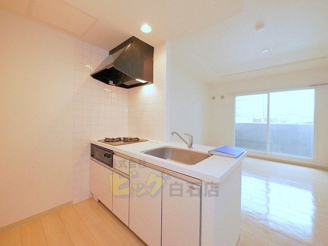 キッチン　人気の対面式システムキッチンです♪