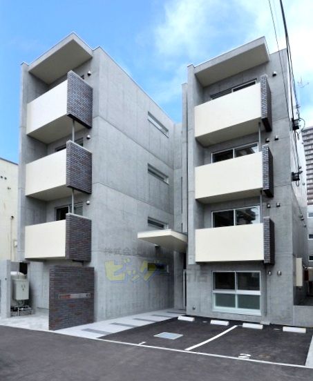 建物外観　オートロック付きの広々１ＬＤＫです♪