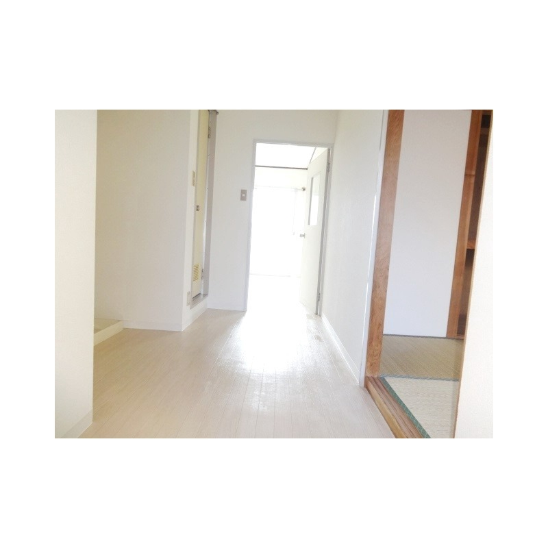 玄関　玄関からの眺めはこんな感じです♪
