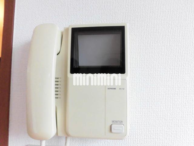 セキュリティ　ＴＶ付きモニターホンです、訪問者がすぐ分かりますね