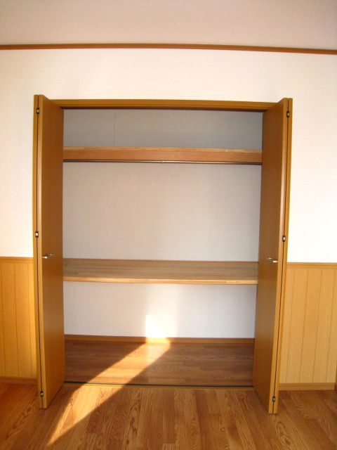 収納　収納量豊富な物入がございます