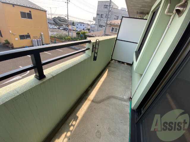 バルコニー　バルコニーも広々として洗濯物も沢山干せそうですね