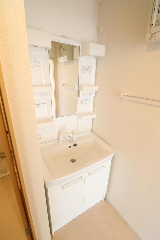 洗面設備　1　シャワー洗面台付き