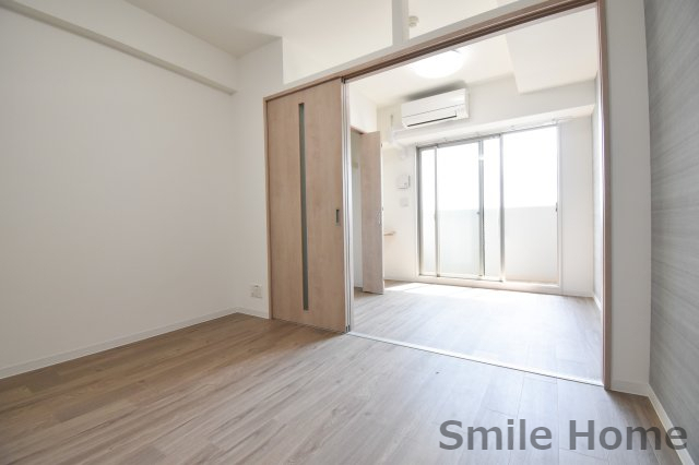 居室・リビング　引越しした日から快適　エアコン付きのお部屋です