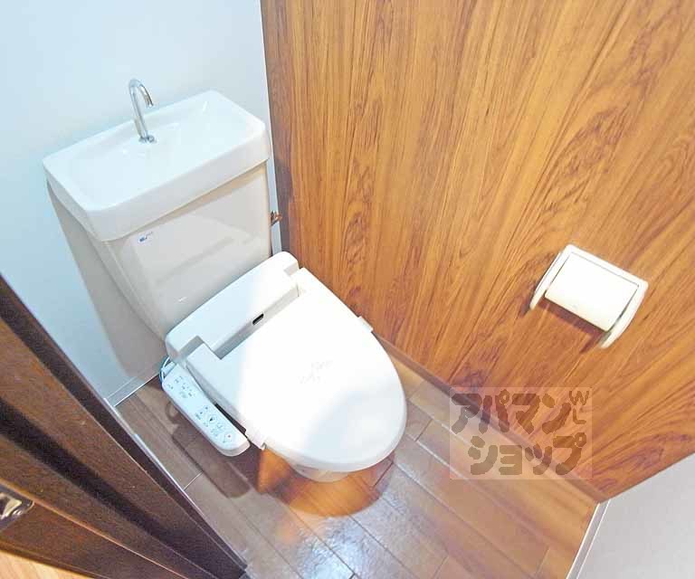 トイレ　ウォシュレット付きです。