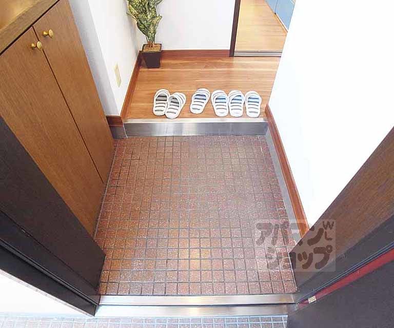玄関　靴箱付きの玄関です。