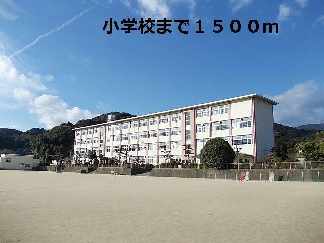 小学校　佐世保市立三川内小学校（小学校）まで1513m