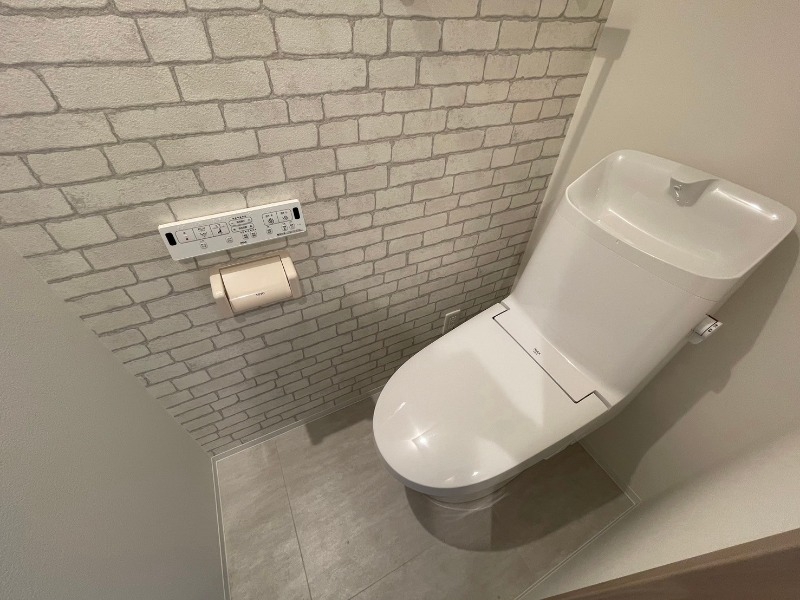 トイレ　こちらはトイレです。清潔感があり、安心して使用できます。
