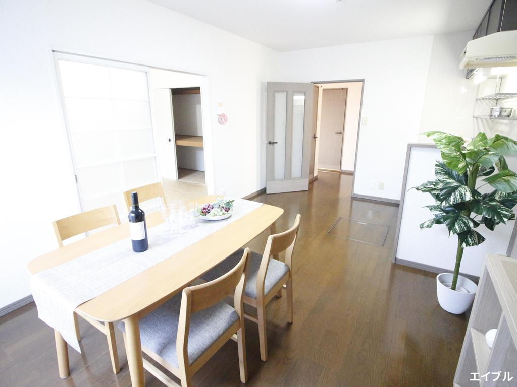 居室・リビング　同タイプの別のお部屋の写真になります。