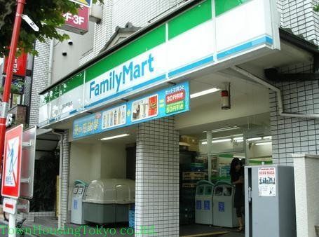 コンビニ　ファミリーマート（コンビニ）まで789m