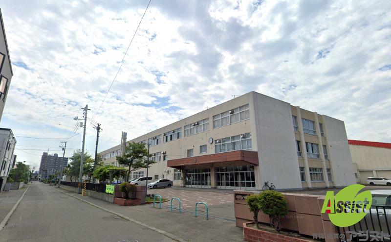 中学校　札幌市立八軒東中学校（中学校）まで1327m