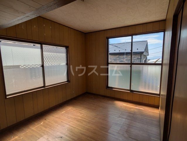 海老名貸家の居間写真