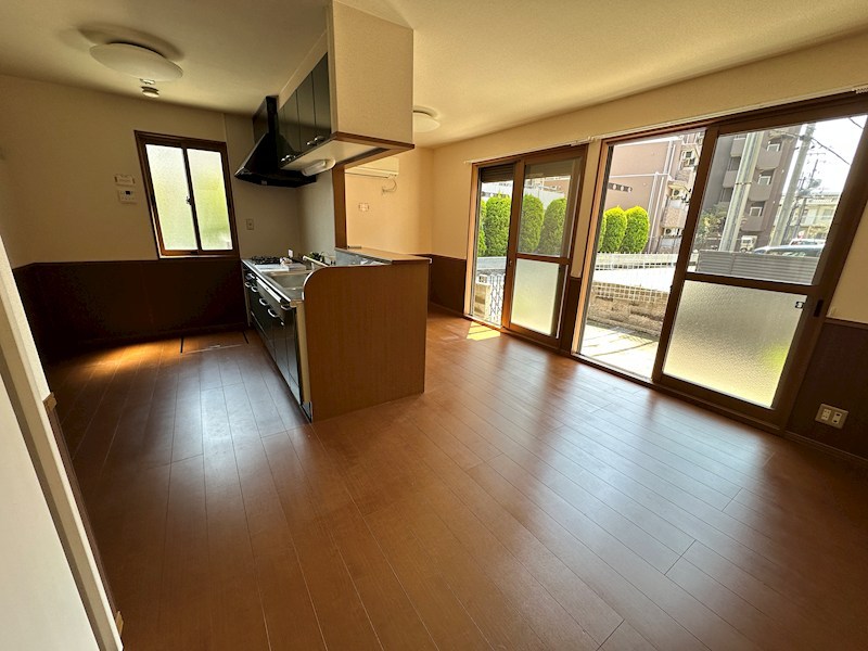 3LDK Apartment in Nishinomiya, Hyogo — photo 3 of 3
