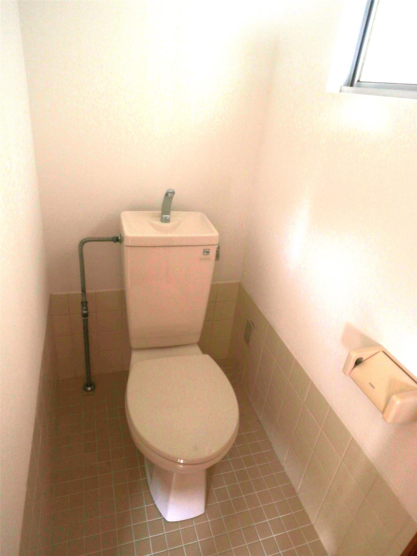 大浜貸家 東のトイレ写真