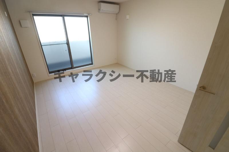 居室・リビング　9帖の洋室です